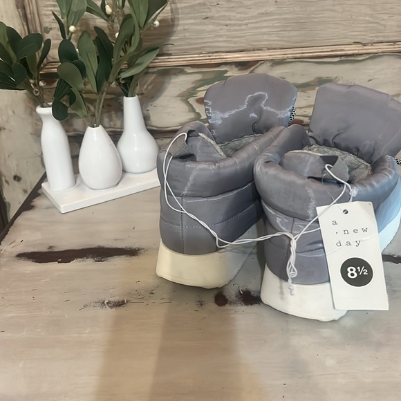 Gray Slip on Sneakers New with Tag - Picture 7 of 11